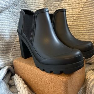 HUNTER boots *rare* chunky heal rain bootie size 8
